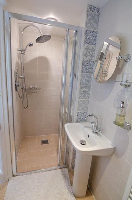 ליים ריג'יס Lyme Clifftop Hideaway מראה חיצוני תמונה